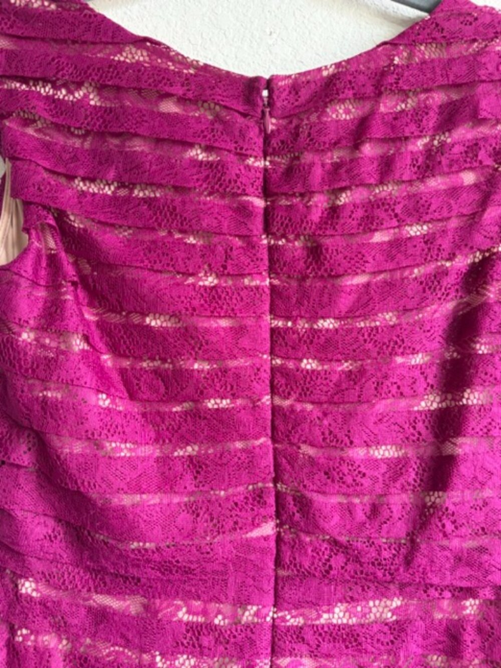 Adrianna Papell Magenta Tiered Lace Ruffle Sheath Dress Size 10 Luxury Old Money - Picture 5 of 9